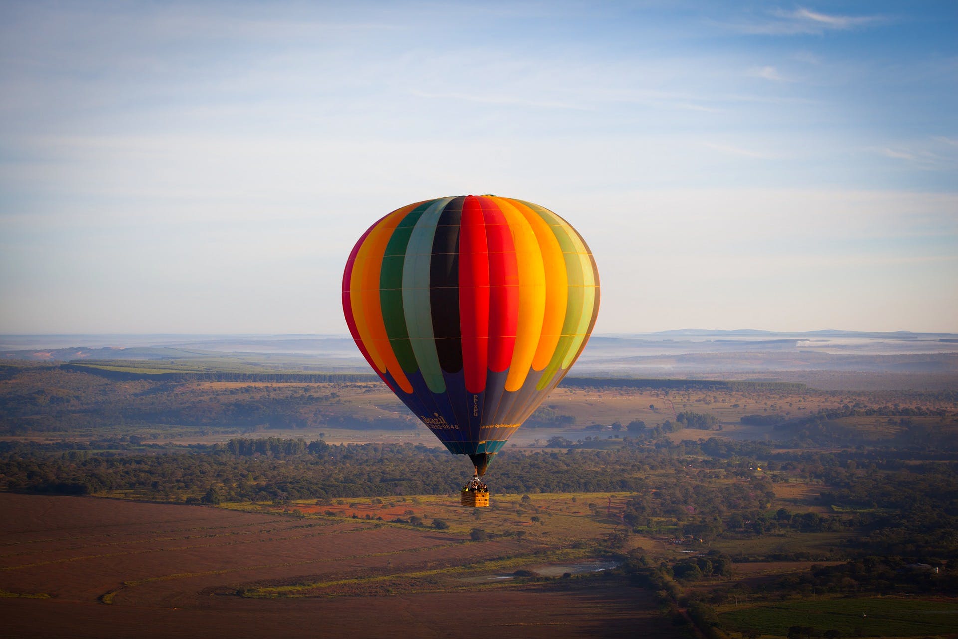 hot-air-ballooning-1247633_1920